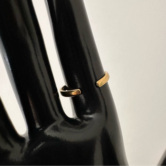 Gold Flower Ring - Picture 3 of 4